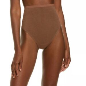 NWT SKIMS tummy high waist thong